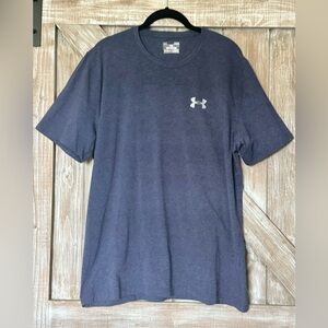 UNDER ARMOUR MENS LOOSE FIT HEATGEAR T-SHIRT. 
SIZE: LARGE